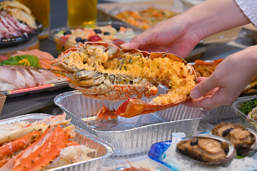 台中市北屯區台中最夯海鮮批發超市 假日海鮮市集巨無霸烤龍蝦必吃/阿布潘水產