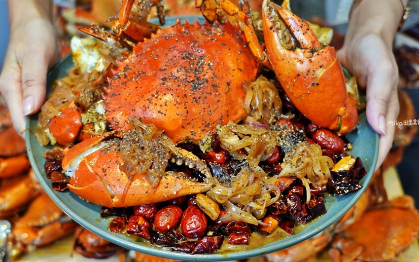 【台中】 阿布潘水產｜就是要霸氣吃蟹，最多秋蟹海鮮市場！超多活體海鮮，美味螃蟹料理，一次滿足老饕味蕾