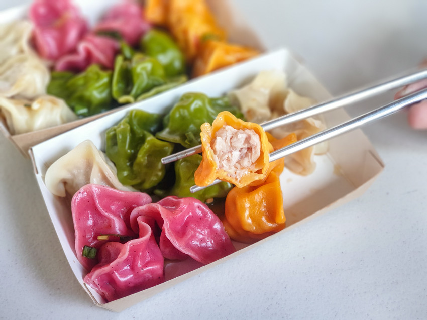 高雄美食||陳家水餃大王-繽紛色彩的水餃,其實藏著蔬果的元素||苓雅區、市場美食