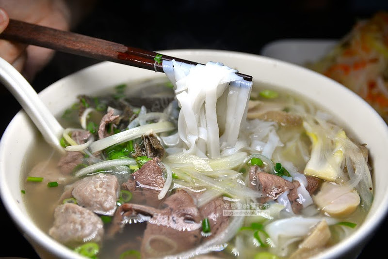 越春真-越式傳統牛肉河粉 用燕窩漱漱口,來碗乾拌烤肉米線、綜合牛肉河粉