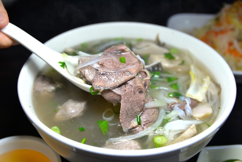 越春真-越式傳統牛肉河粉 用燕窩漱漱口,來碗乾拌烤肉米線、綜合牛肉河粉