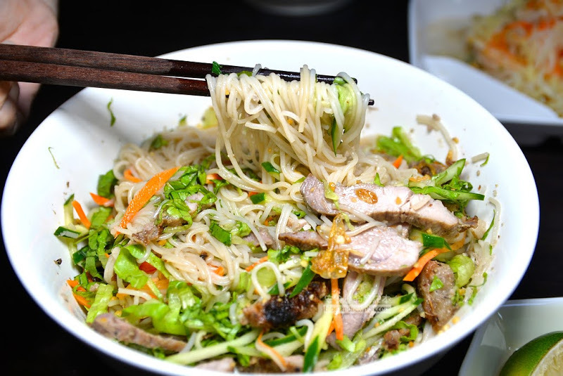 越春真-越式傳統牛肉河粉 用燕窩漱漱口,來碗乾拌烤肉米線、綜合牛肉河粉