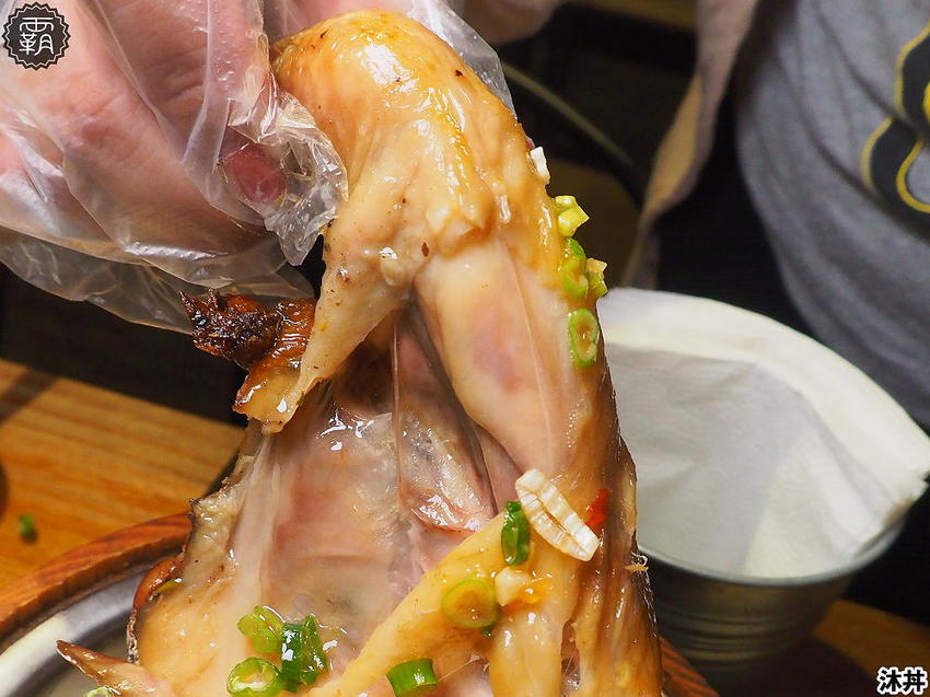 沐丼餵飽大食怪，肉多多丼飯，半隻烤雞、豬肋大份量主食蓋滿飯，當月壽星免費升級肉肉～