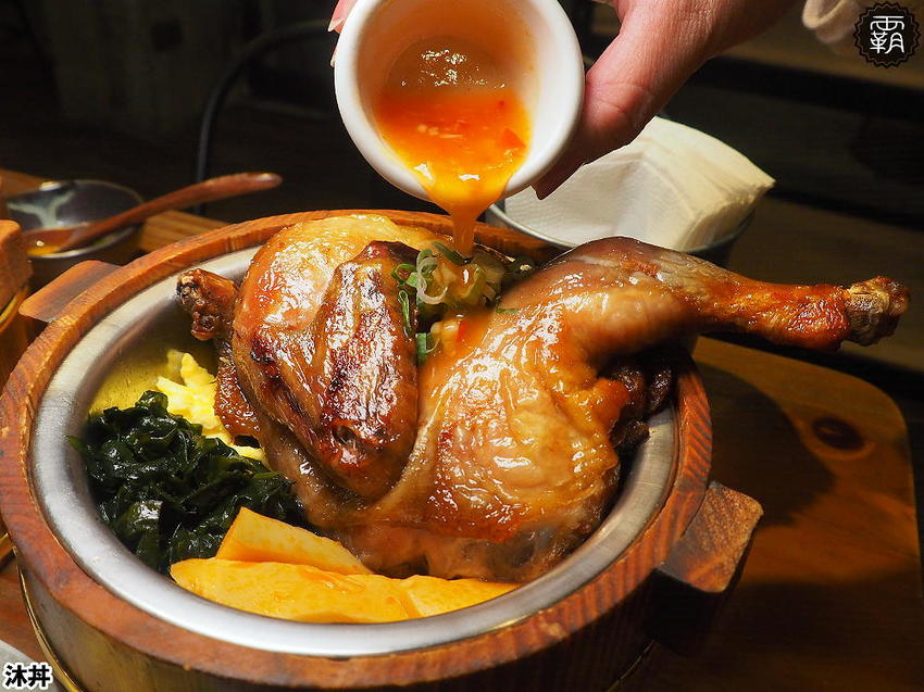 沐丼餵飽大食怪，肉多多丼飯，半隻烤雞、豬肋大份量主食蓋滿飯，當月壽星免費升級肉肉～