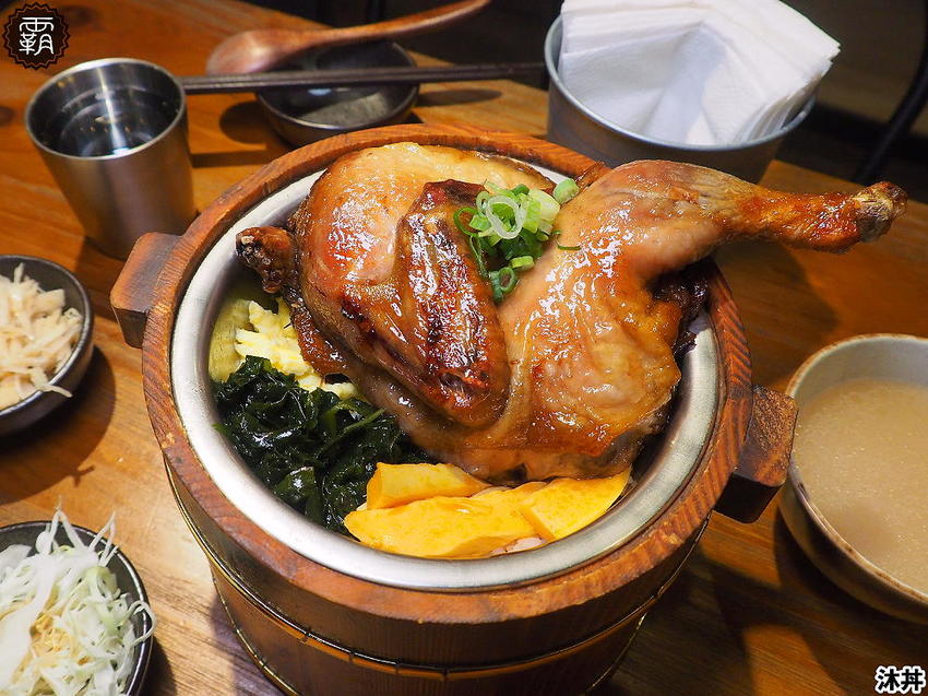 沐丼餵飽大食怪，肉多多丼飯，半隻烤雞、豬肋大份量主食蓋滿飯，當月壽星免費升級肉肉～