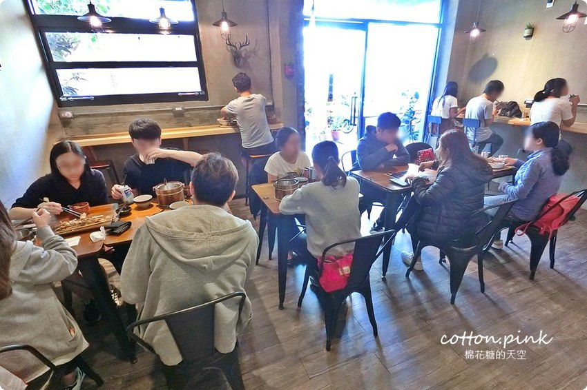 模範街浮誇系丼飯-半隻烤雞直接上桌不囉嗦，沐丼餐點大升級～小菜、生菜、飲料吃到飽！