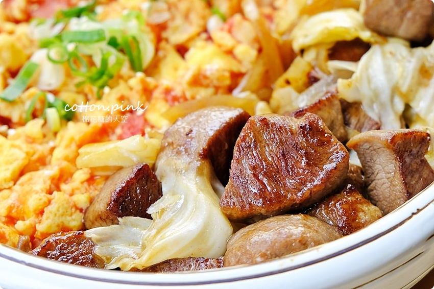 模範街浮誇系丼飯-半隻烤雞直接上桌不囉嗦，沐丼餐點大升級～小菜、生菜、飲料吃到飽！