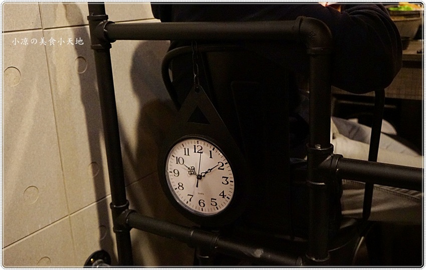 台中平價火鍋║舞月天阿信在台中黎明商圈開平價小火鍋？！黎明商圈高CP值小火鍋，近11種湯底任你選，平日午餐第二鍋再打7折！(文內粉絲優惠)