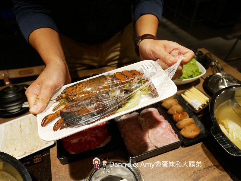 《新竹巨城7樓美食》祥富水產沙茶火鍋超市-巨城店。想吃什麼自己拿海鮮肉品青菜通通有︱平價高檔食材選擇多(影片) 《新竹巨城7樓美食》祥富水產沙茶火鍋超市-巨城店。想吃什麼自己拿海鮮肉品青菜通通有︱平價高檔食材選擇多(影片)