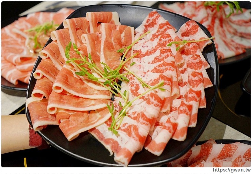 拾鑶火鍋來大里囉!平日午餐188起,飲料無限暢飲、明治冰淇淋吃免驚!!