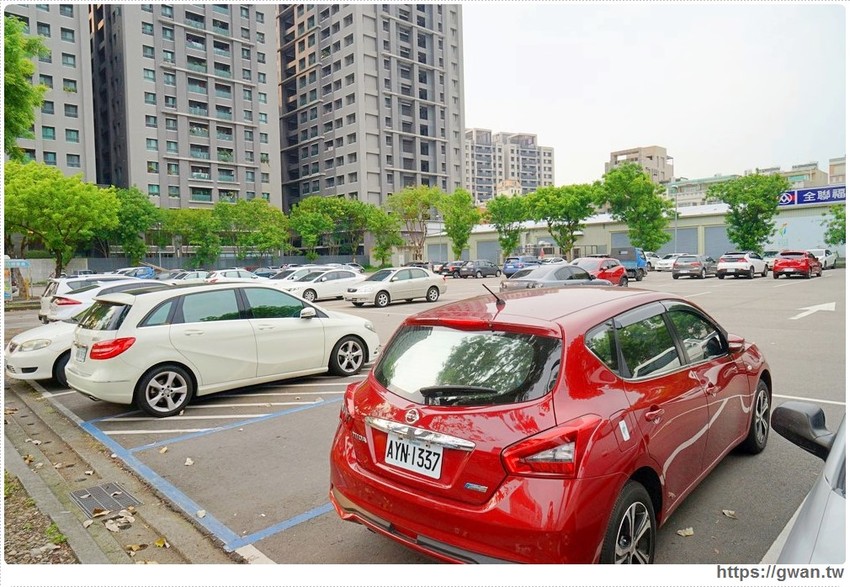 拾鑶火鍋來大里囉!平日午餐188起,飲料無限暢飲、明治冰淇淋吃免驚!!