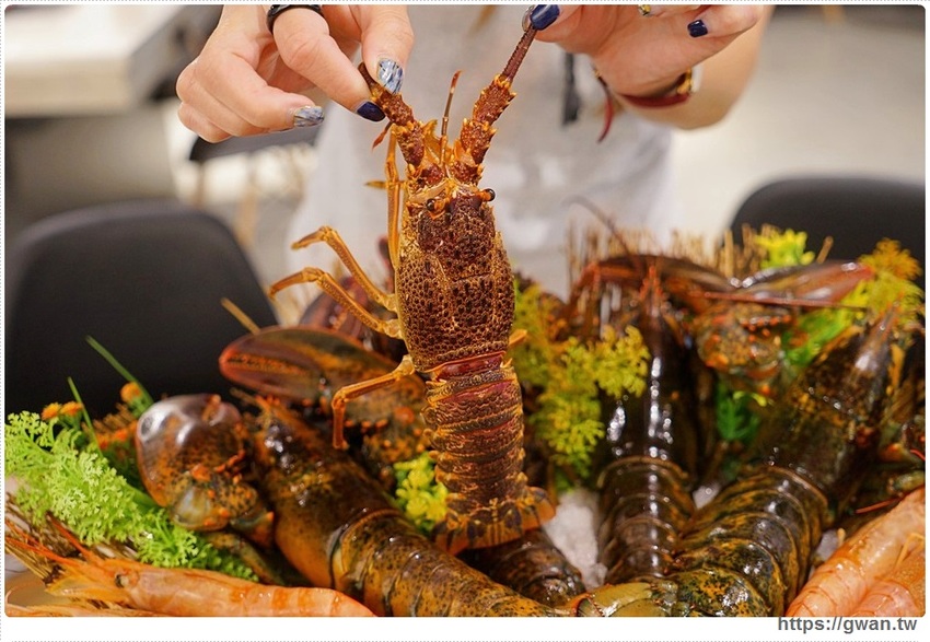拾鑶火鍋來大里囉!平日午餐188起,飲料無限暢飲、明治冰淇淋吃免驚!!