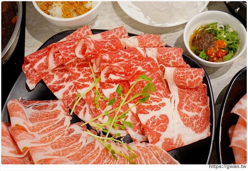 拾鑶火鍋來大里囉!平日午餐188起,飲料無限暢飲、明治冰淇淋吃免驚!!