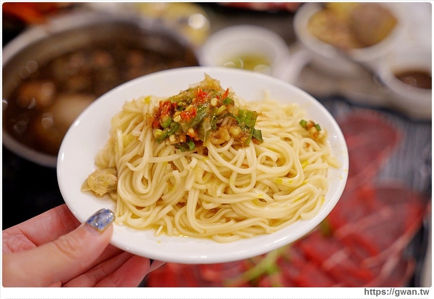 拾鑶火鍋來大里囉!平日午餐188起,飲料無限暢飲、明治冰淇淋吃免驚!!
