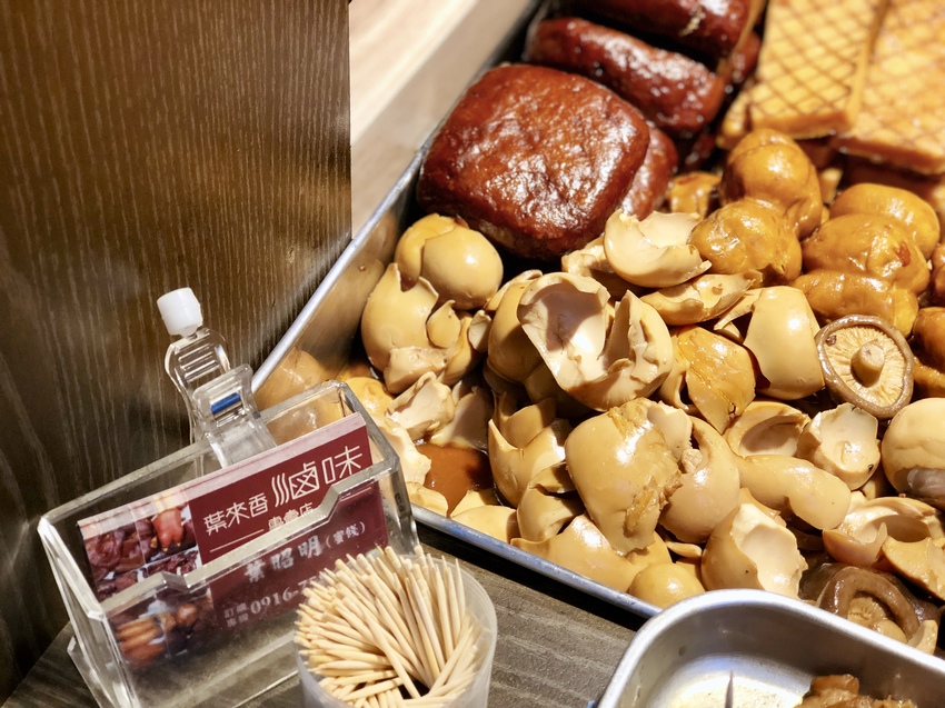 [新北永和] 葉來香滷味智光黃昏市場古早味必吃滷味 / 各種食材均入味好吃