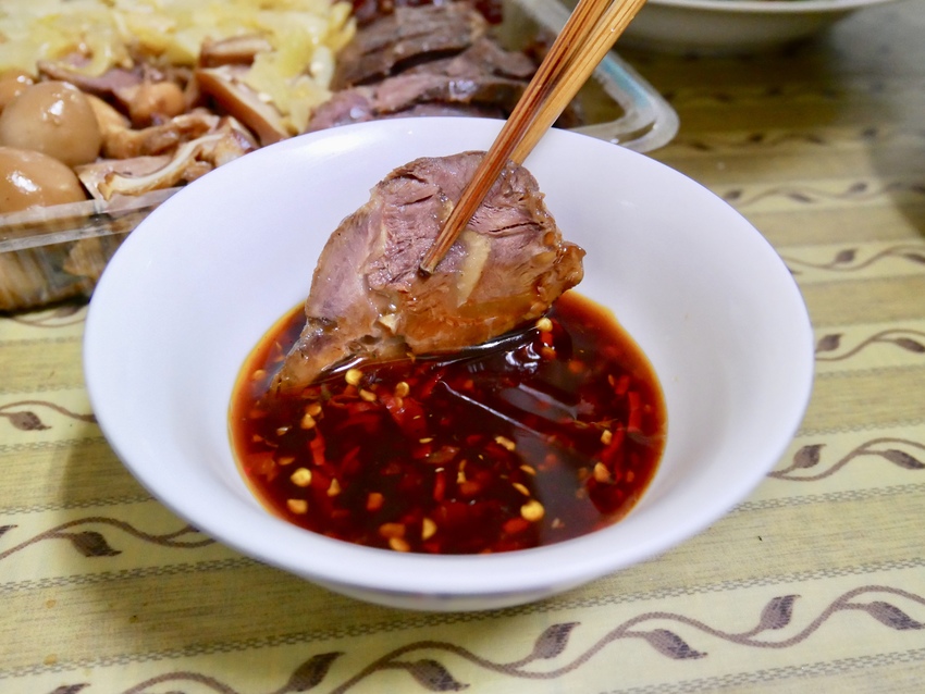 [新北永和] 葉來香滷味智光黃昏市場古早味必吃滷味 / 各種食材均入味好吃