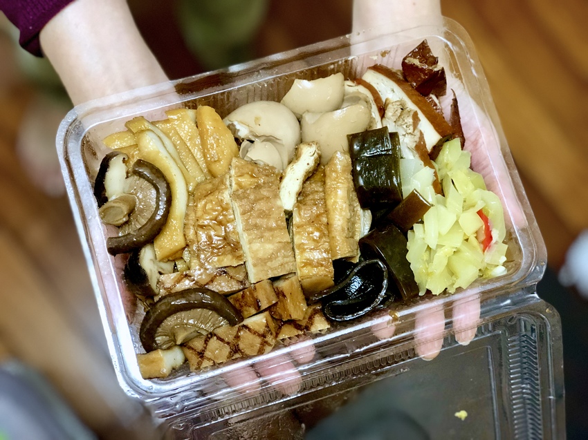 [新北永和] 葉來香滷味智光黃昏市場古早味必吃滷味 / 各種食材均入味好吃