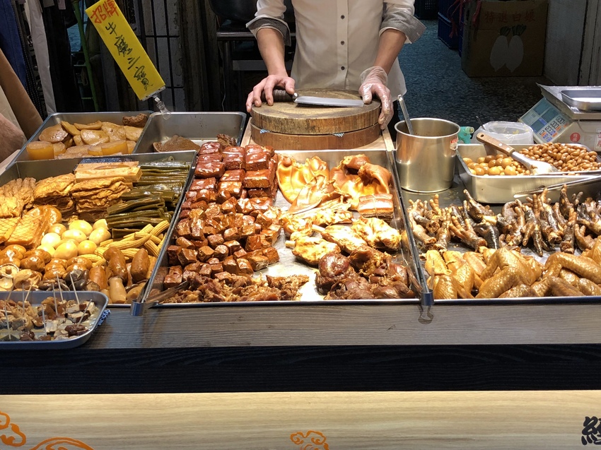 [新北永和] 葉來香滷味智光黃昏市場古早味必吃滷味 / 各種食材均入味好吃