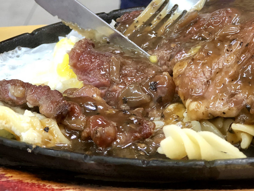 [台北士林] 大統大牛排牛排平價分量多肉嫩 / 愛吃肉的肉鬼很可以 / 士林夜市 / 夜市小吃