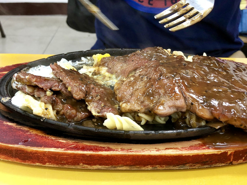 [台北士林] 大統大牛排牛排平價分量多肉嫩 / 愛吃肉的肉鬼很可以 / 士林夜市 / 夜市小吃