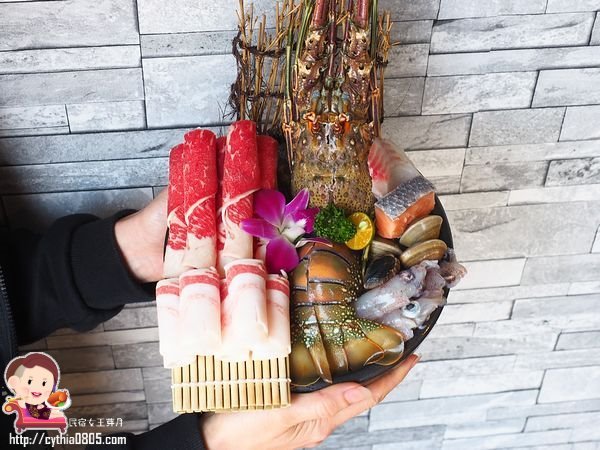 桃園中壢美食-嗑肉石鍋-15隻小龍蝦配25oz肉肉太超值,慶祝母親節就是你啦~~(邀約) @民宿女王芽月-美食.旅遊.全台趴趴走