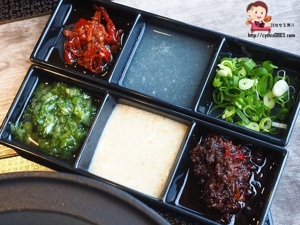 桃園中壢美食-嗑肉石鍋-15隻小龍蝦配25oz肉肉太超值,慶祝母親節就是你啦~~(邀約) @民宿女王芽月-美食.旅遊.全台趴趴走