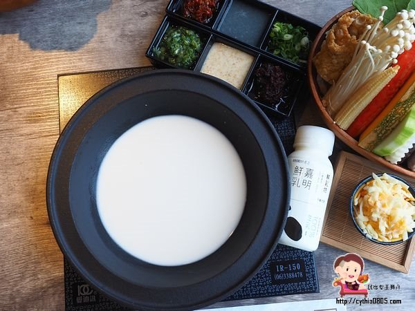 桃園中壢美食-嗑肉石鍋-15隻小龍蝦配25oz肉肉太超值,慶祝母親節就是你啦~~(邀約) @民宿女王芽月-美食.旅遊.全台趴趴走