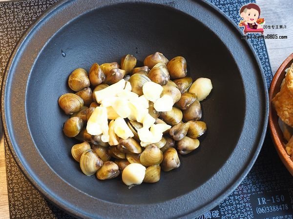 桃園中壢美食-嗑肉石鍋-15隻小龍蝦配25oz肉肉太超值,慶祝母親節就是你啦~~(邀約) @民宿女王芽月-美食.旅遊.全台趴趴走