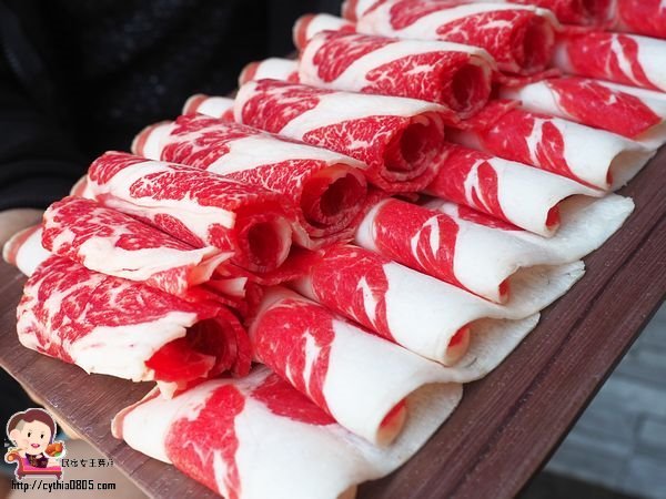 桃園中壢美食-嗑肉石鍋-15隻小龍蝦配25oz肉肉太超值,慶祝母親節就是你啦~~(邀約) @民宿女王芽月-美食.旅遊.全台趴趴走