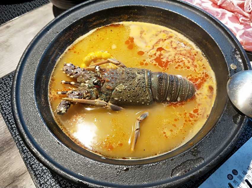 桃園中壢美食-嗑肉石鍋-15隻小龍蝦配25oz肉肉太超值,慶祝母親節就是你啦~~(邀約) @民宿女王芽月-美食.旅遊.全台趴趴走