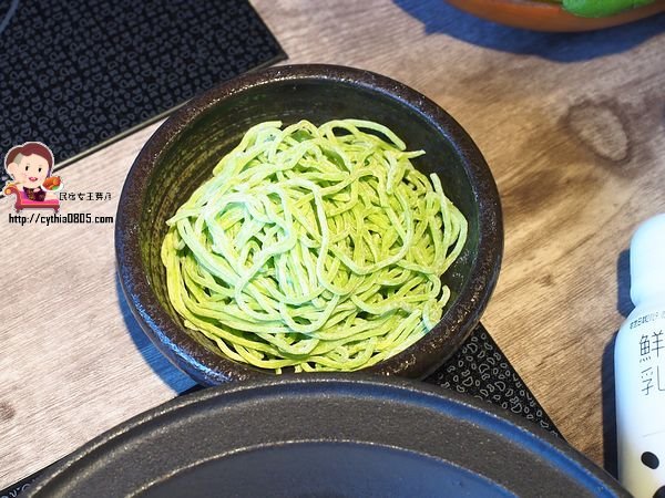 桃園中壢美食-嗑肉石鍋-15隻小龍蝦配25oz肉肉太超值,慶祝母親節就是你啦~~(邀約) @民宿女王芽月-美食.旅遊.全台趴趴走