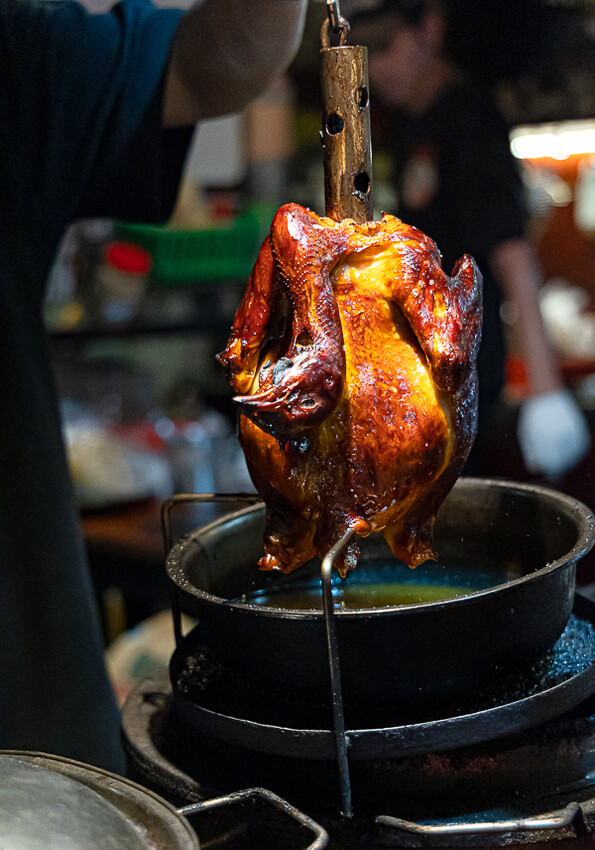 帶點藥膳香氣烤雞風味香香甜甜,當月壽星優惠活動滿額免費吃雞,另有串燒烤物雞湯的台式居酒屋|起家莊雞老闆