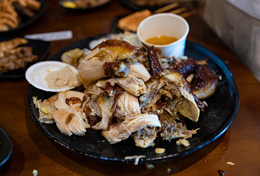 帶點藥膳香氣烤雞風味香香甜甜,當月壽星優惠活動滿額免費吃雞,另有串燒烤物雞湯的台式居酒屋|起家莊雞老闆