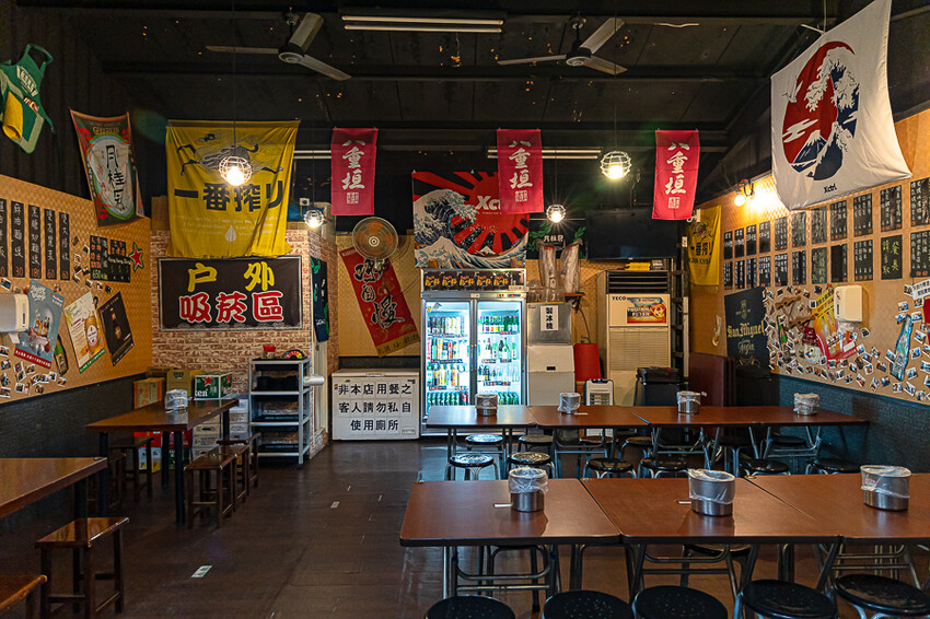 帶點藥膳香氣烤雞風味香香甜甜,當月壽星優惠活動滿額免費吃雞,另有串燒烤物雞湯的台式居酒屋|起家莊雞老闆