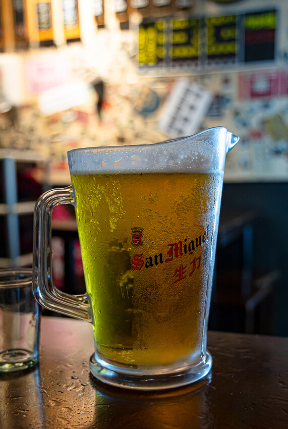 帶點藥膳香氣烤雞風味香香甜甜,當月壽星優惠活動滿額免費吃雞,另有串燒烤物雞湯的台式居酒屋|起家莊雞老闆