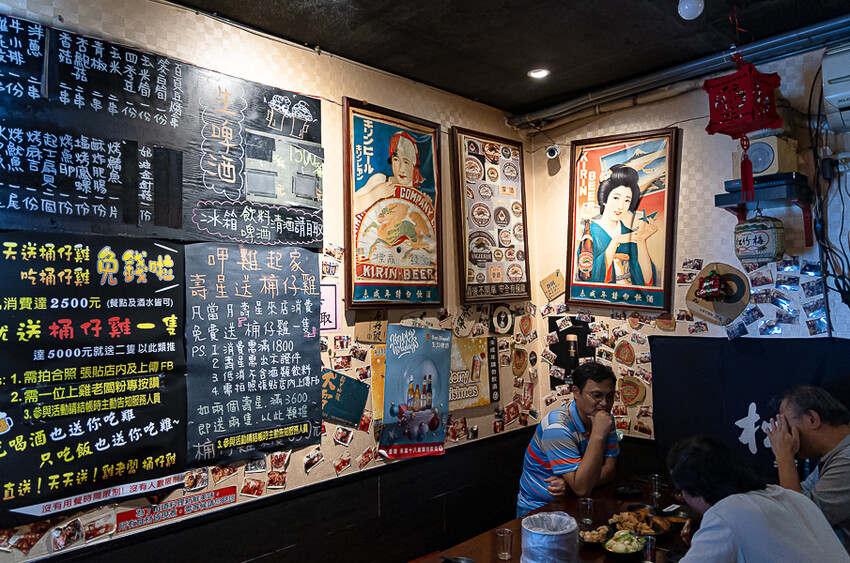 帶點藥膳香氣烤雞風味香香甜甜,當月壽星優惠活動滿額免費吃雞,另有串燒烤物雞湯的台式居酒屋|起家莊雞老闆