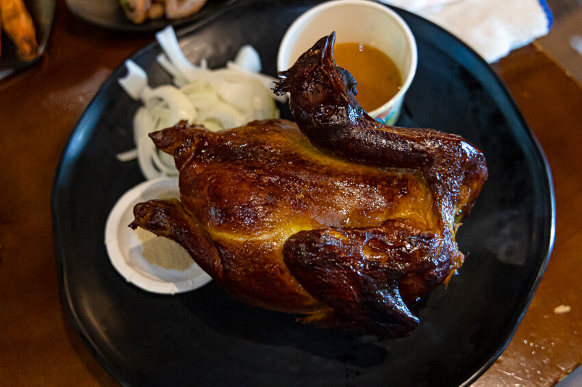 帶點藥膳香氣烤雞風味香香甜甜,當月壽星優惠活動滿額免費吃雞,另有串燒烤物雞湯的台式居酒屋|起家莊雞老闆