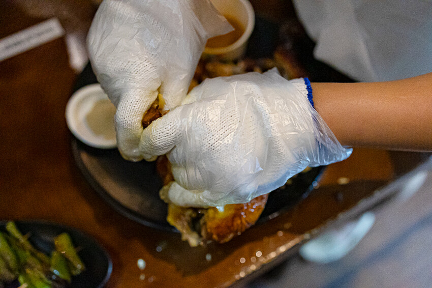 帶點藥膳香氣烤雞風味香香甜甜,當月壽星優惠活動滿額免費吃雞,另有串燒烤物雞湯的台式居酒屋|起家莊雞老闆