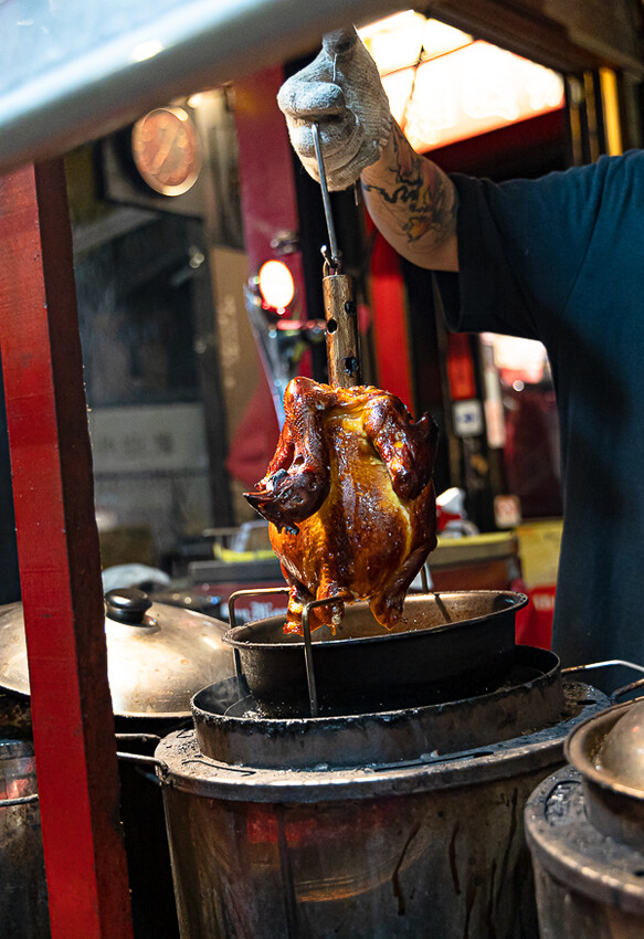 帶點藥膳香氣烤雞風味香香甜甜,當月壽星優惠活動滿額免費吃雞,另有串燒烤物雞湯的台式居酒屋|起家莊雞老闆