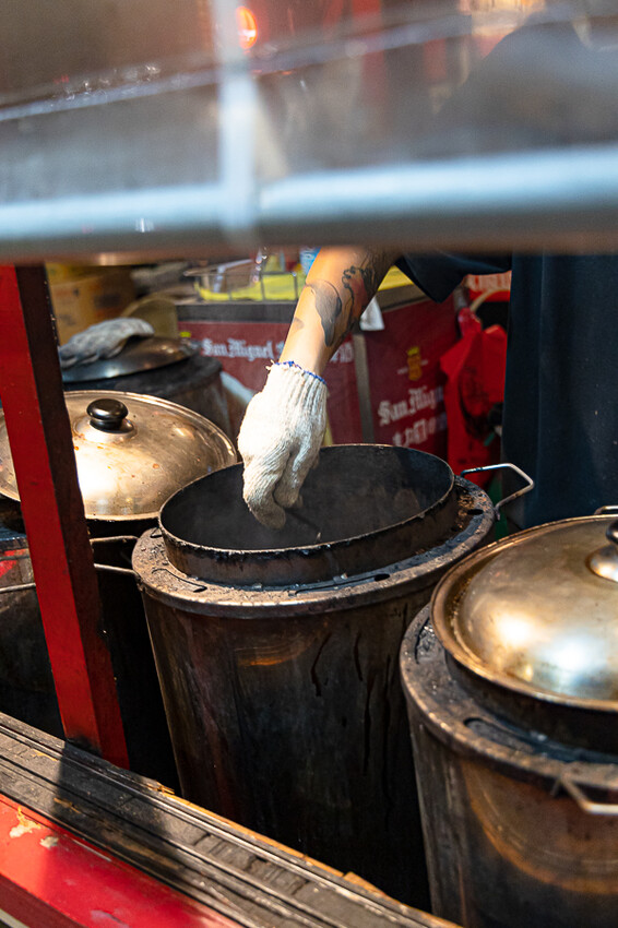 帶點藥膳香氣烤雞風味香香甜甜,當月壽星優惠活動滿額免費吃雞,另有串燒烤物雞湯的台式居酒屋|起家莊雞老闆