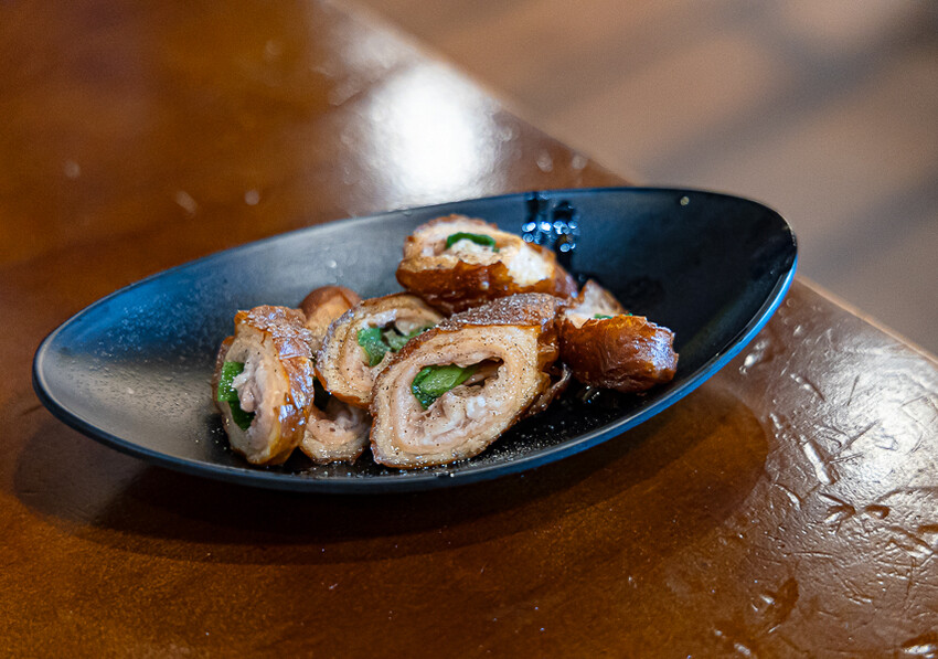 帶點藥膳香氣烤雞風味香香甜甜,當月壽星優惠活動滿額免費吃雞,另有串燒烤物雞湯的台式居酒屋|起家莊雞老闆