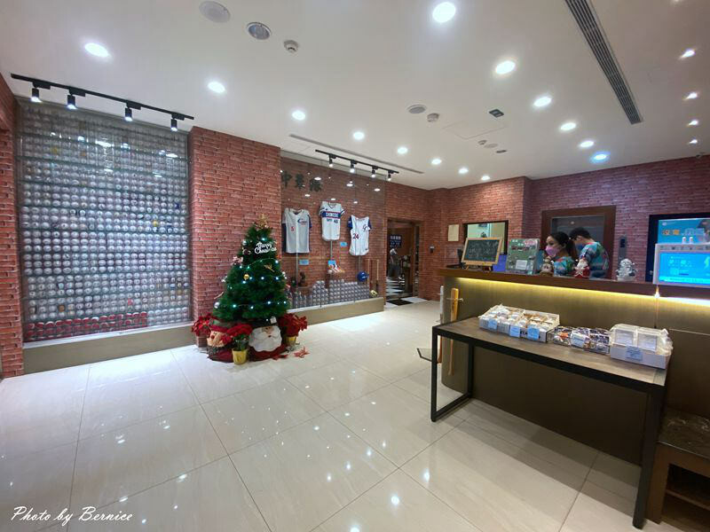 樂逸文旅La hotel 六合夜市棒球館~全館滿滿棒球元素入住感受台灣棒球魅力 @Bernice的隨手筆記