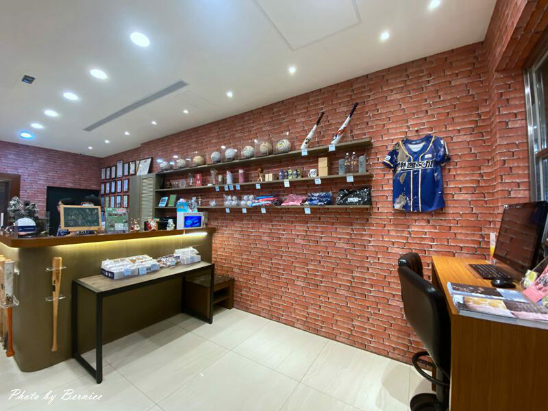樂逸文旅La hotel 六合夜市棒球館~全館滿滿棒球元素入住感受台灣棒球魅力 @Bernice的隨手筆記