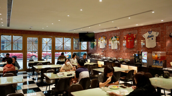 [高雄] 樂逸文旅棒球館｜高雄平價飯店推薦～棒球主題旅館！免費下午茶吃到飽