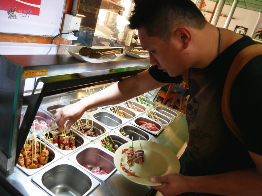 【桃園美食】龍潭大池旁399元吃到飽《越炭越燒》越式串燒烤肉店~第一次嘗試鴨仔蛋~ | 哪哪麻