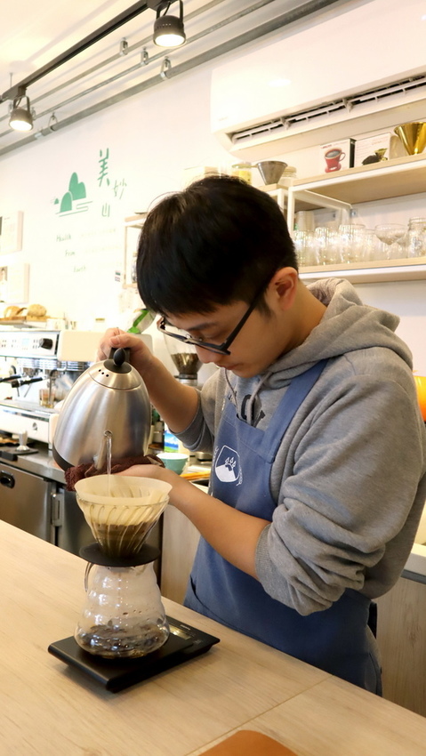 2018.04 美妙山咖啡 齊東店 (11).JPG