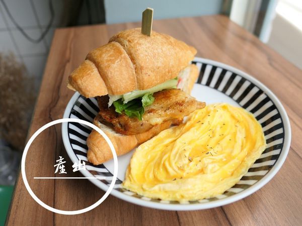 FOOD｜台北中山—Coco Brother 椰兄｜一人享用的泰式定食和香甜椰子冰｜中山站