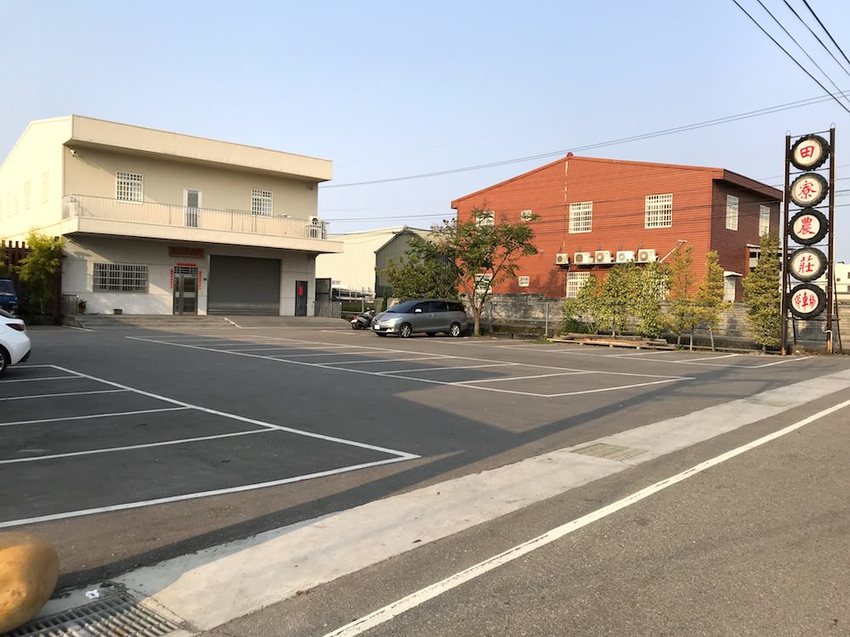 台中南屯隱藏版田園餐廳『田寮農莊』,池塘落羽松造景與總鋪師古早味農家菜,適合親子郊遊的好去處!