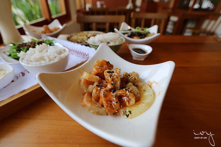 台中南屯隱藏版田園餐廳『田寮農莊』,池塘落羽松造景與總鋪師古早味農家菜,適合親子郊遊的好去處!