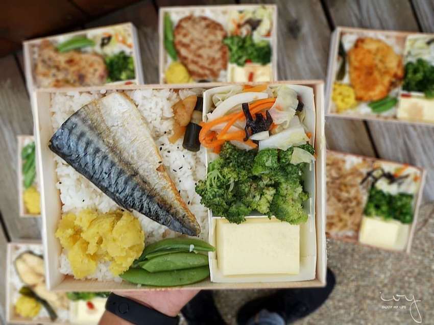 台中南屯平價崎禾屋精緻便當店,激推厚豬肉漢堡排飯